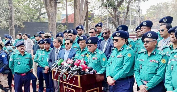 একুশে ফেব্রুয়ারি ঘিরে নিরাপত্তা ঝুঁকি নেই: ডিএমপি কমিশনার