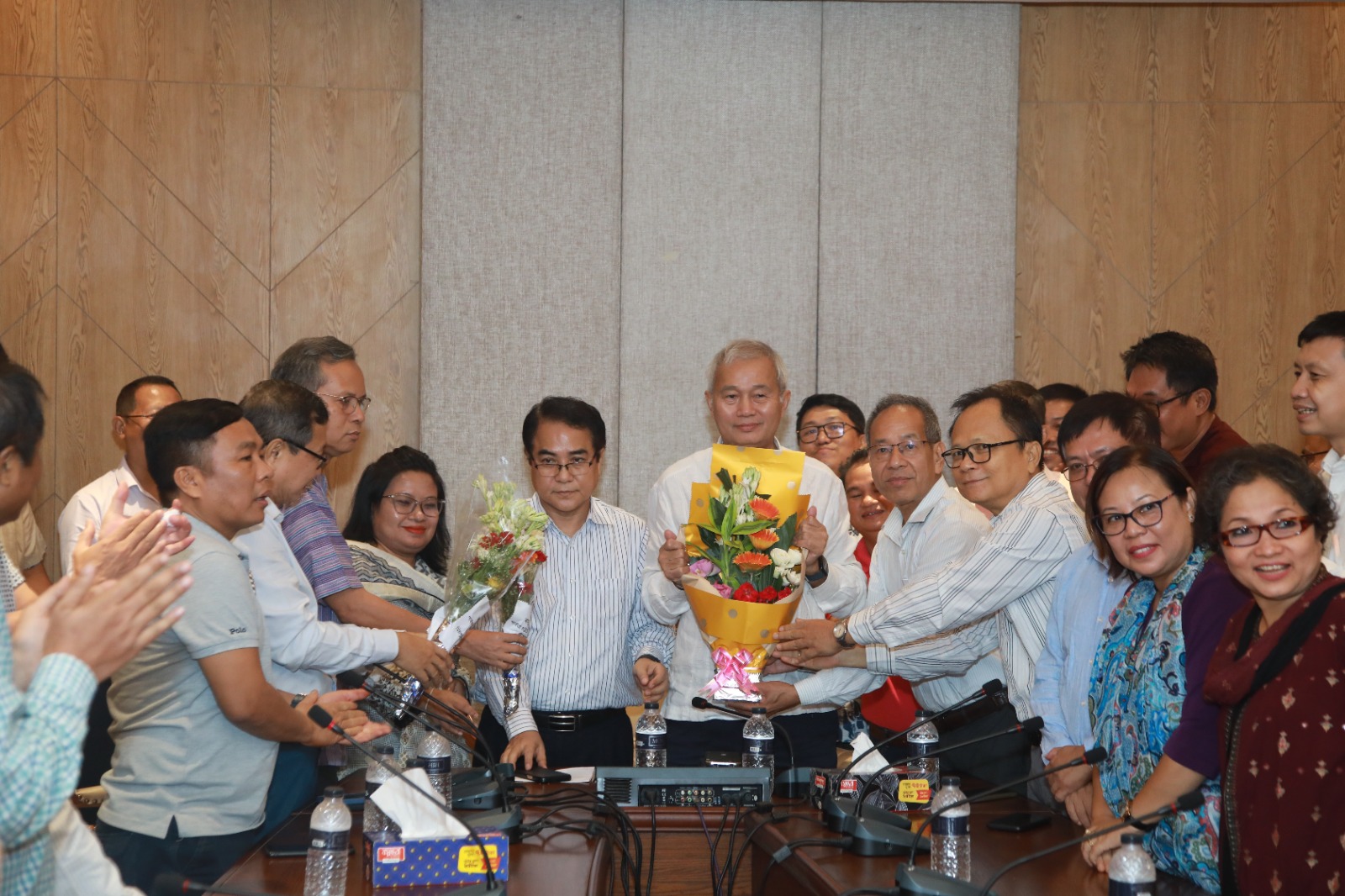 ইম্পেরিয়াল হাসপতালে ফ্রি চিকিৎসা দিলেন ইউরোপের অর্ধশতাধিক চিকিৎসক :  দিলেন বিকল্প পথে রোগ শনাক্তের পরামর্শ