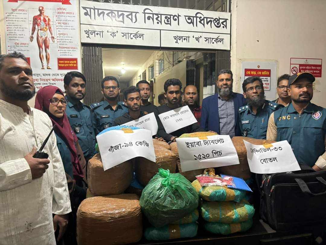 ফকিরহাট লখপুরে মাদকদ্রব্য সহ গ্রেফতার -২ পলাতক -১
