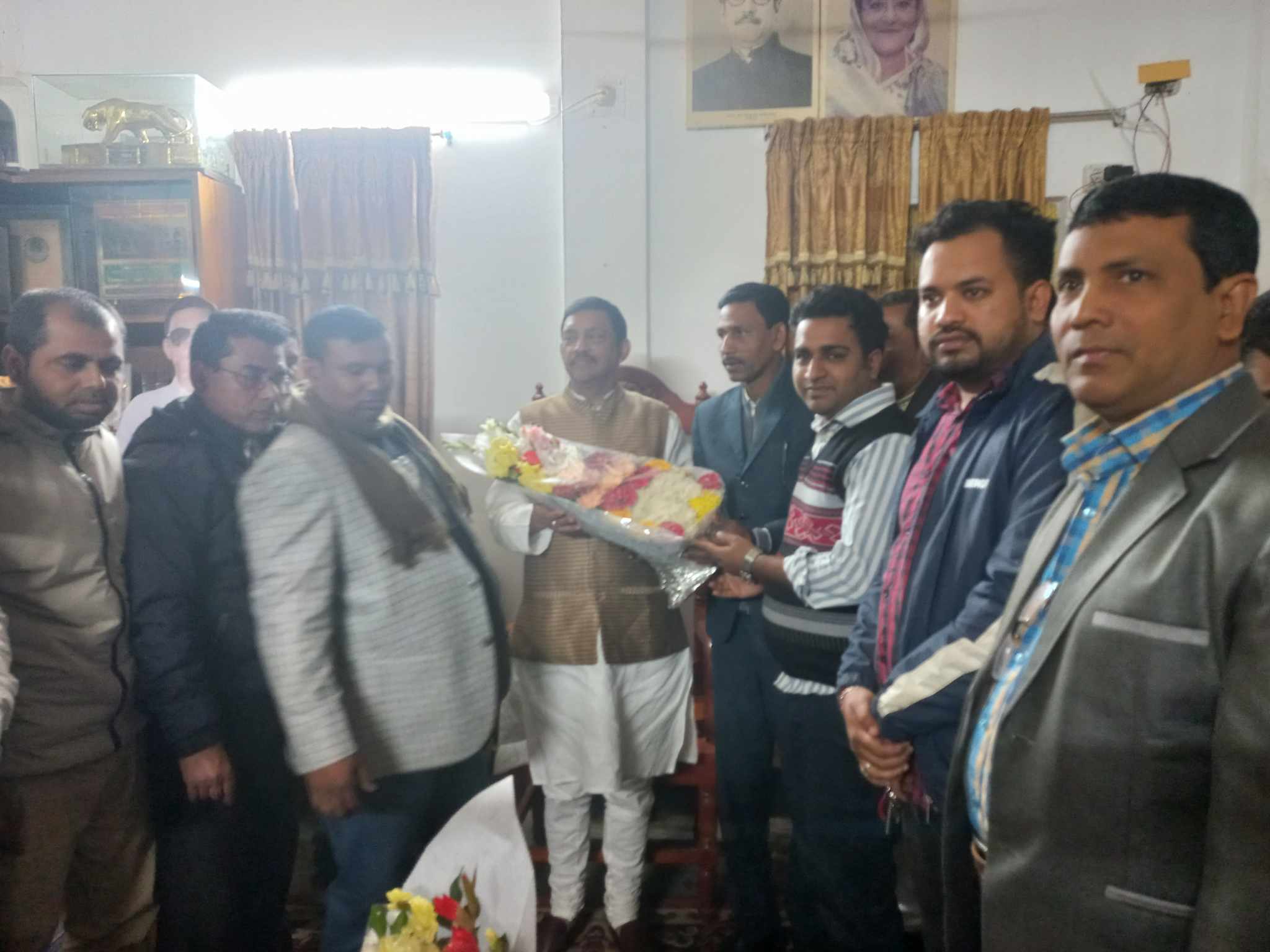 নবনির্বাচিত এমপির সাথে  সালথা প্রেসক্লাবের সাংবাদিকদের শুভেচ্ছা বিনিময়