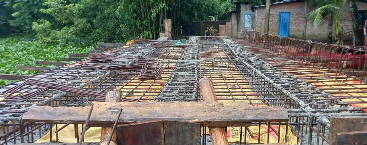 ওসমানীনগরে ত্রূটিপূর্ণ সাটারিংয়ে  ৮৬ লাখ টাকার ব্রিজের গার্ডার দেবে গেছে