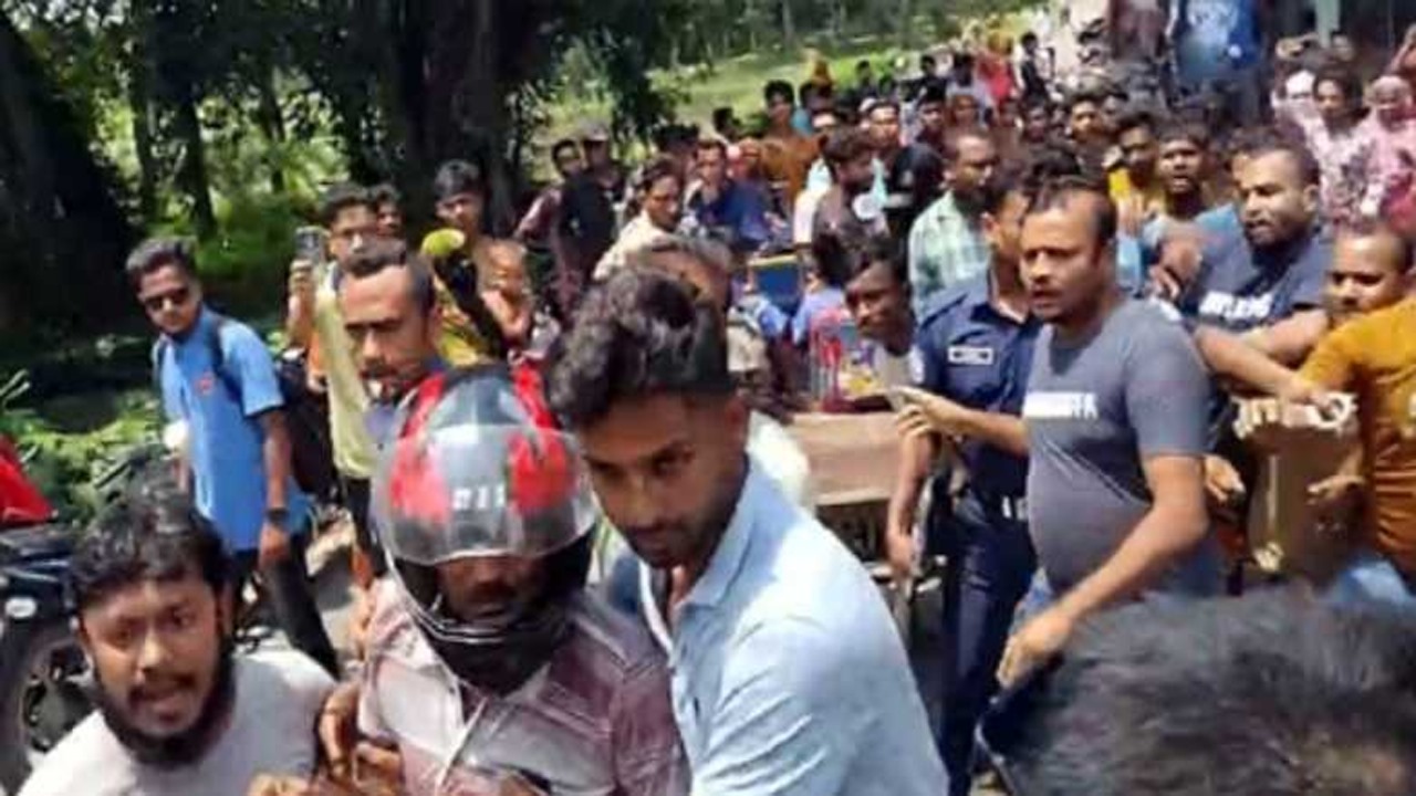 সাতক্ষীরার তালায় ১৩ বছরের এক শিশুকে ধর্ষনের অভিযোগে  নানা গ্রেফতার
