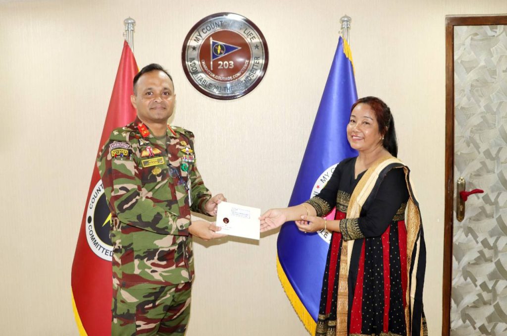 খাগড়াছড়িতে সেনাবাহিনীর শুভেচ্ছা উপহার বিতরণ