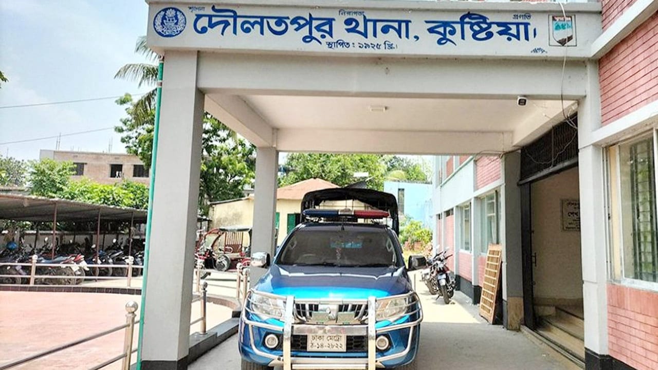 কুষ্টিয়ার দৌলতপুরে দূর্ধষ ডাকাতি, নগদ টাকা ও স্বর্ণালংকারসহ ১৫ লক্ষ টাকার সম্পদ লুট
