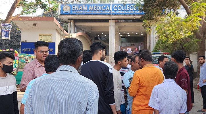 দিনেদুপুরে স্ত্রীর সামনে যুবদলকর্মীকে কুপিয়ে হত্যা