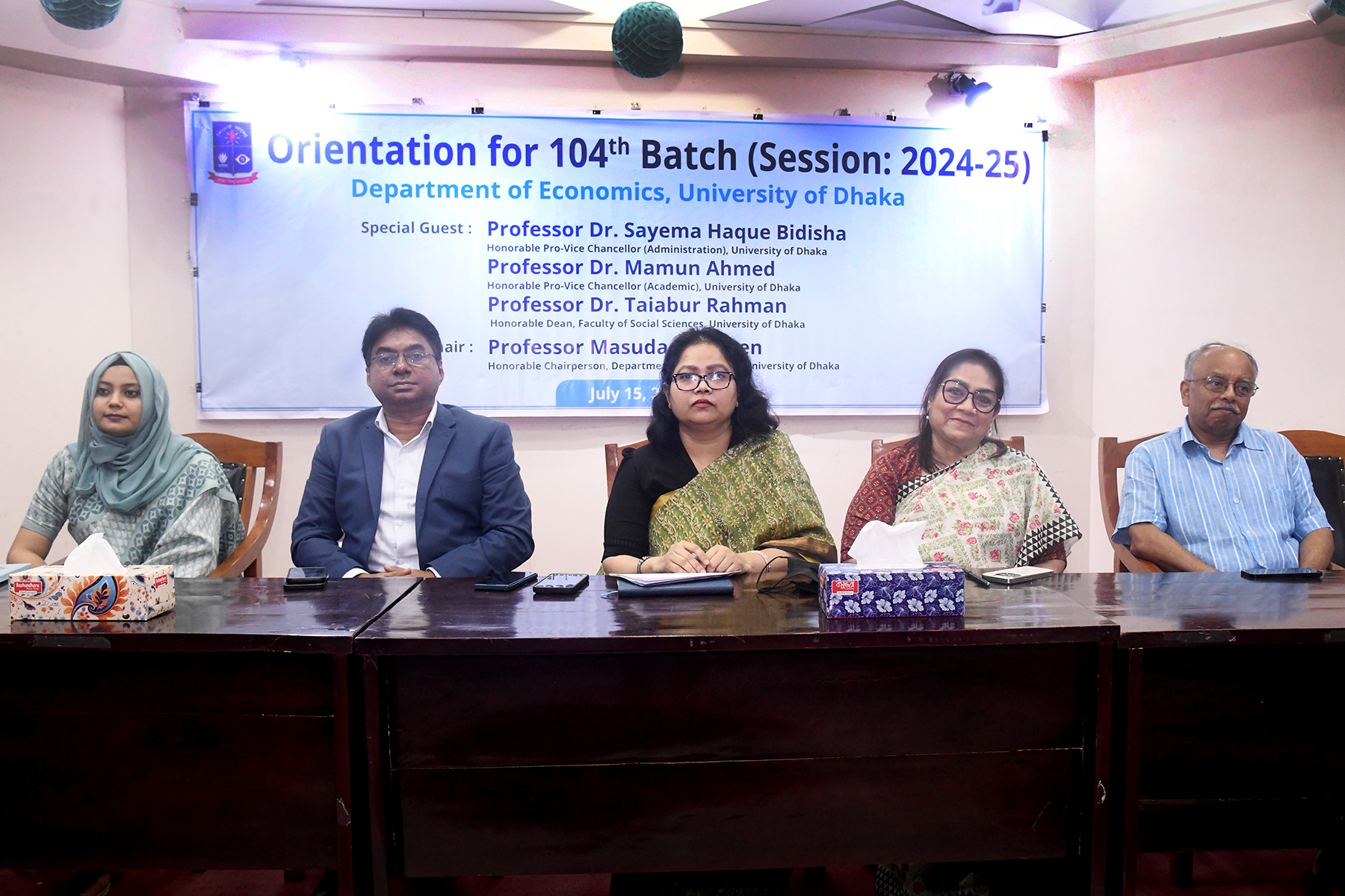 ঢাবি অর্থনীতি বিভাগের শিক্ষার্থীদের পরিচিতি সভা