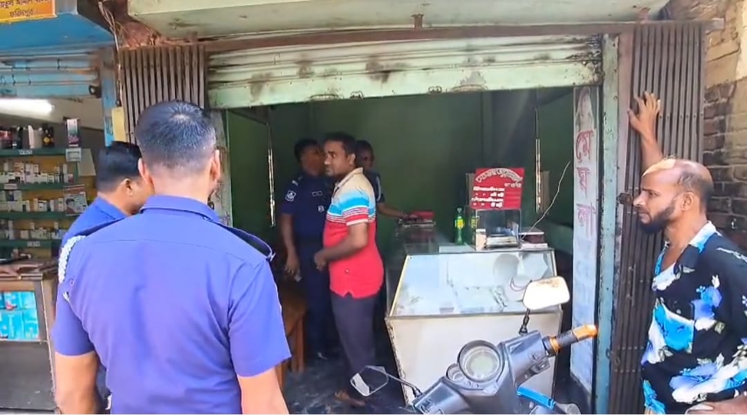 ফরিদপুরে চাঞ্চল্যকর ডাকাতি: ‘মেঘলা জুয়েলার্স’ থেকে স্বর্ণ লুট, আহত দুই নাইট গার্ড