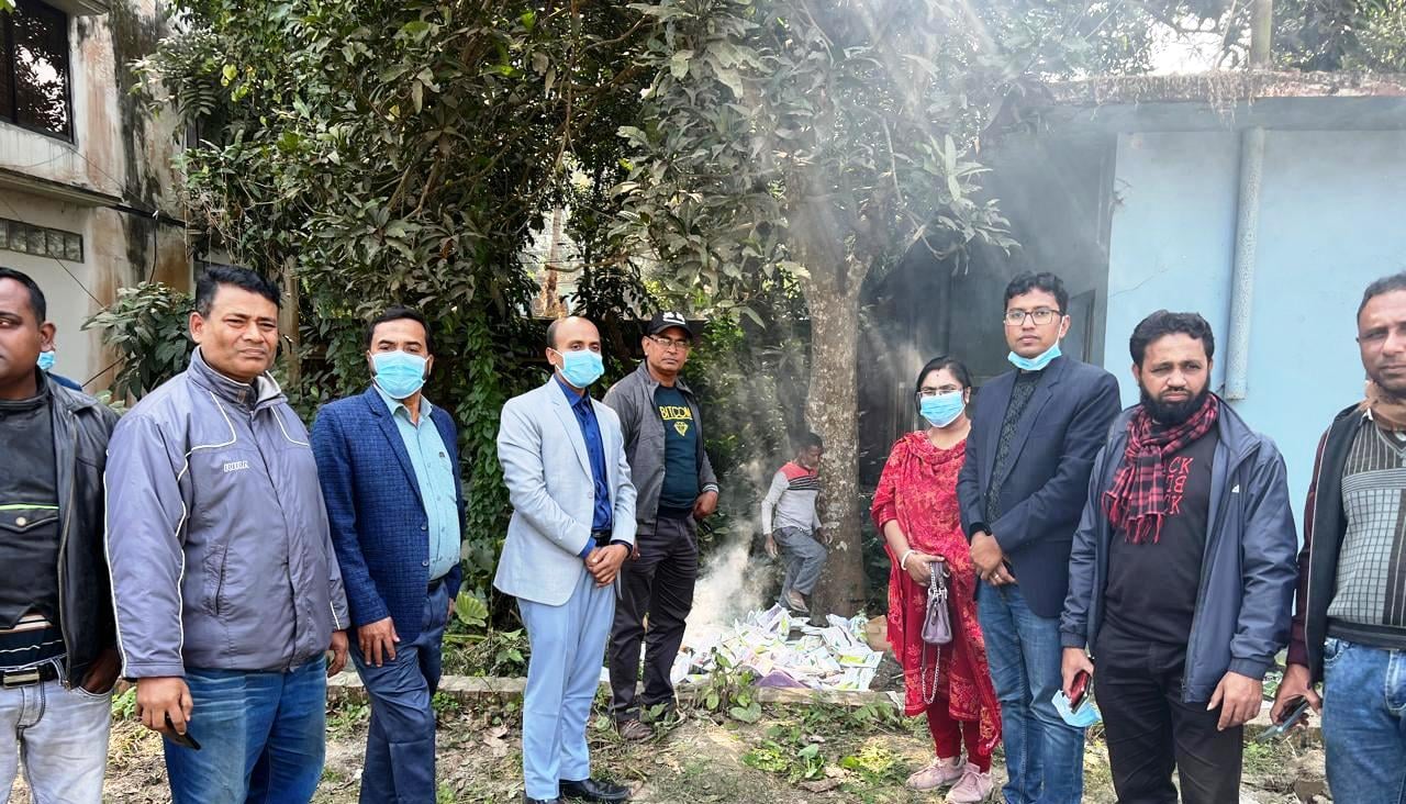 মুকসুদপুরে ভেজাল সার ও কিটনাশক বিক্রির দায়ে দুই ব্যাবসায়ীকে জরিমানা করেছে ভ্রাম্যমান আদালত