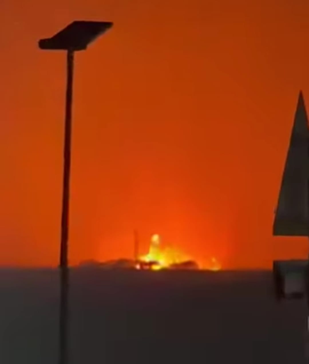 মহেশখালী মাতারবাড়ি বিদ্যুৎকেন্দ্রের স্ক্র্যাপ ইয়ার্ডে ভয়াবহ আগুন